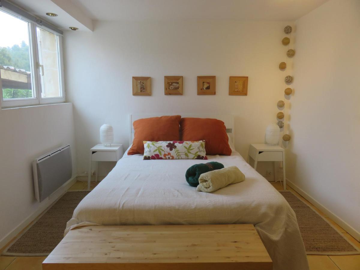 Les Mondes - Appartement Bas De Maison Ensues la Redonne Bagian luar foto