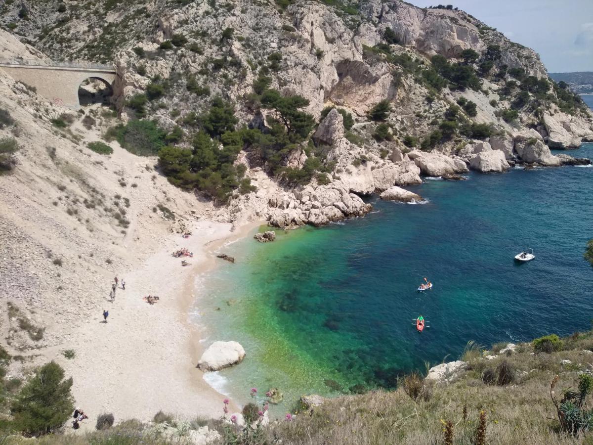 Les Mondes - Appartement Bas De Maison Ensues la Redonne Bagian luar foto