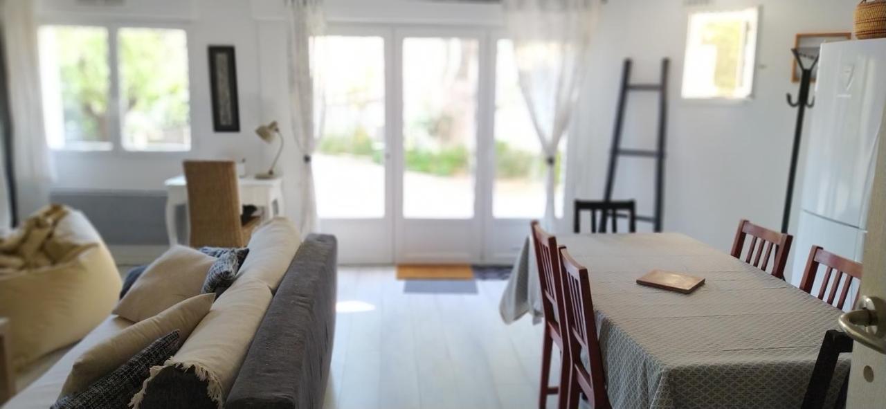 Les Mondes - Appartement Bas De Maison Ensues la Redonne Bagian luar foto