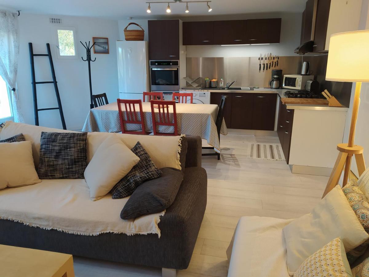 Les Mondes - Appartement Bas De Maison Ensues la Redonne Bagian luar foto