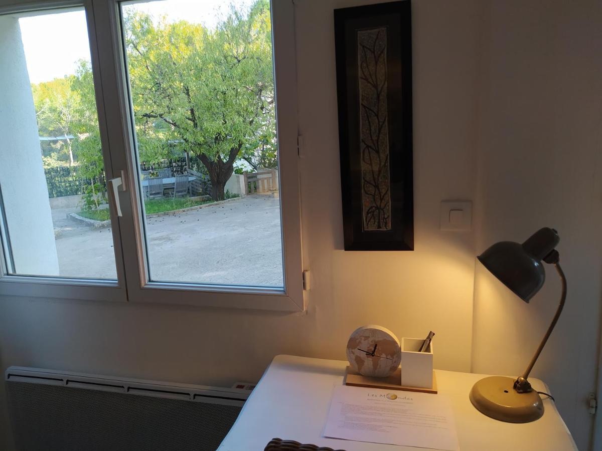 Les Mondes - Appartement Bas De Maison Ensues la Redonne Bagian luar foto