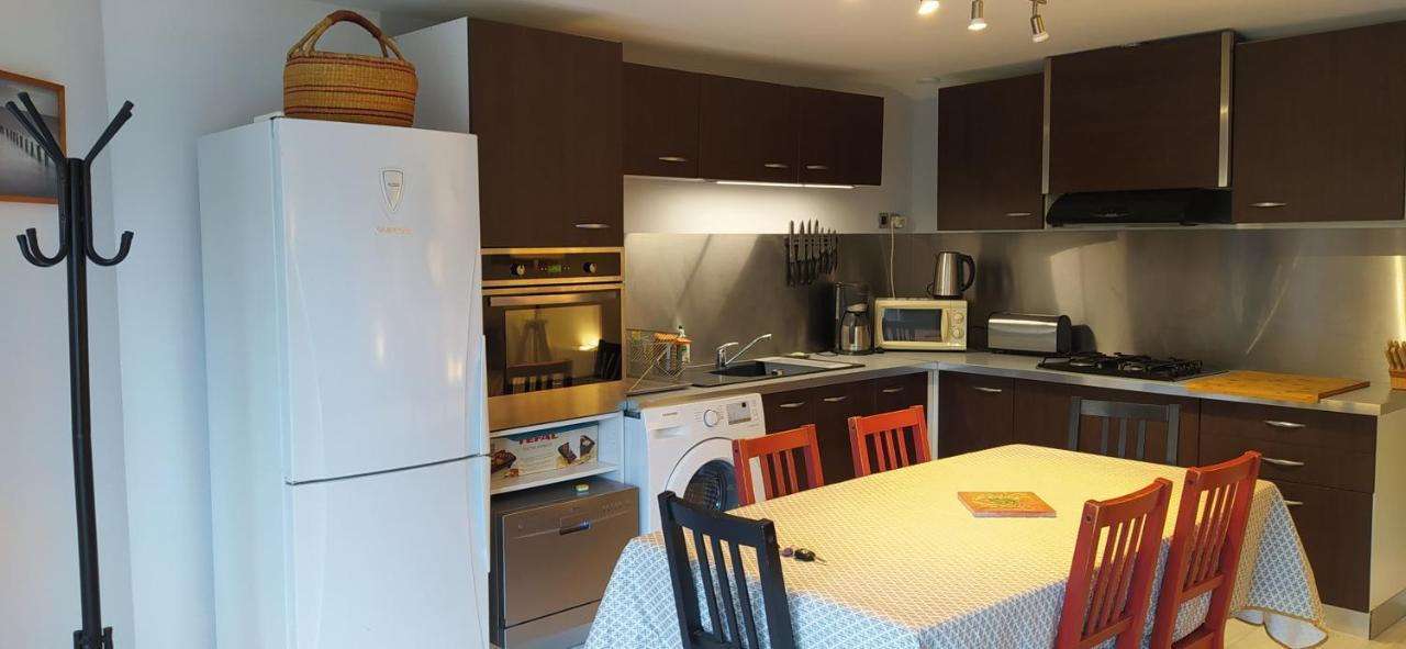 Les Mondes - Appartement Bas De Maison Ensues la Redonne Bagian luar foto