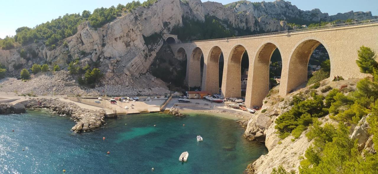 Les Mondes - Appartement Bas De Maison Ensues la Redonne Bagian luar foto