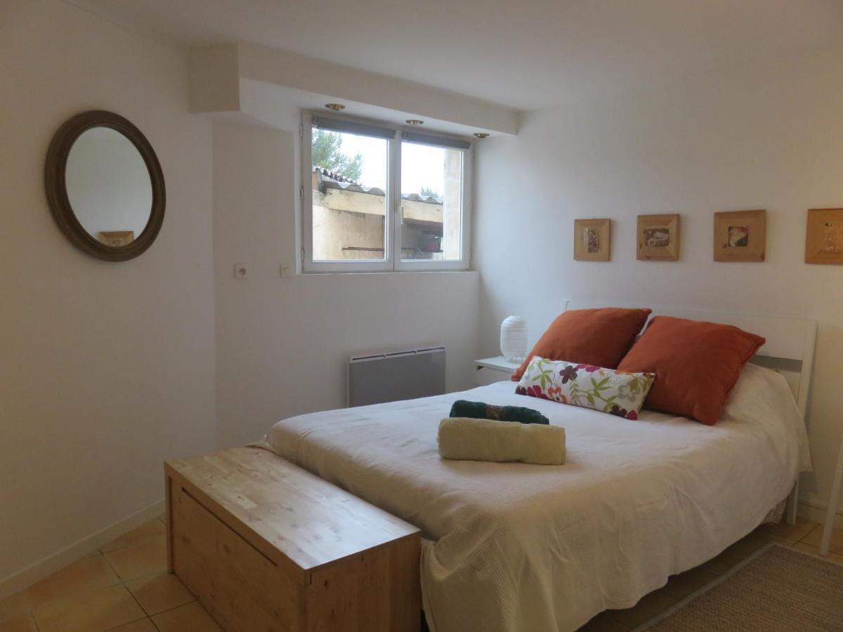 Les Mondes - Appartement Bas De Maison Ensues la Redonne Bagian luar foto