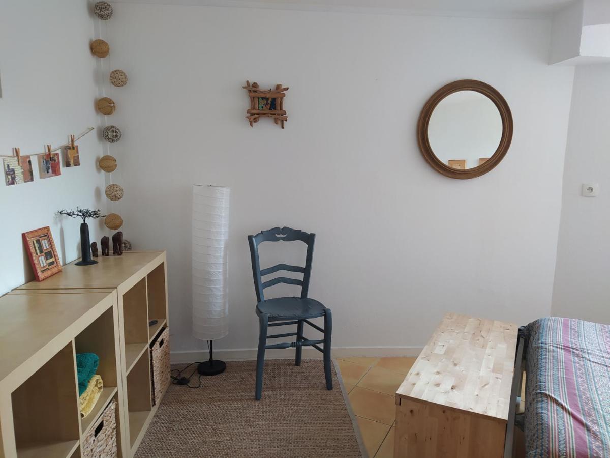 Les Mondes - Appartement Bas De Maison Ensues la Redonne Bagian luar foto