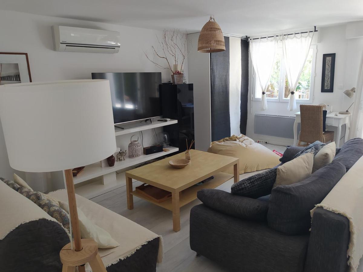 Les Mondes - Appartement Bas De Maison Ensues la Redonne Bagian luar foto