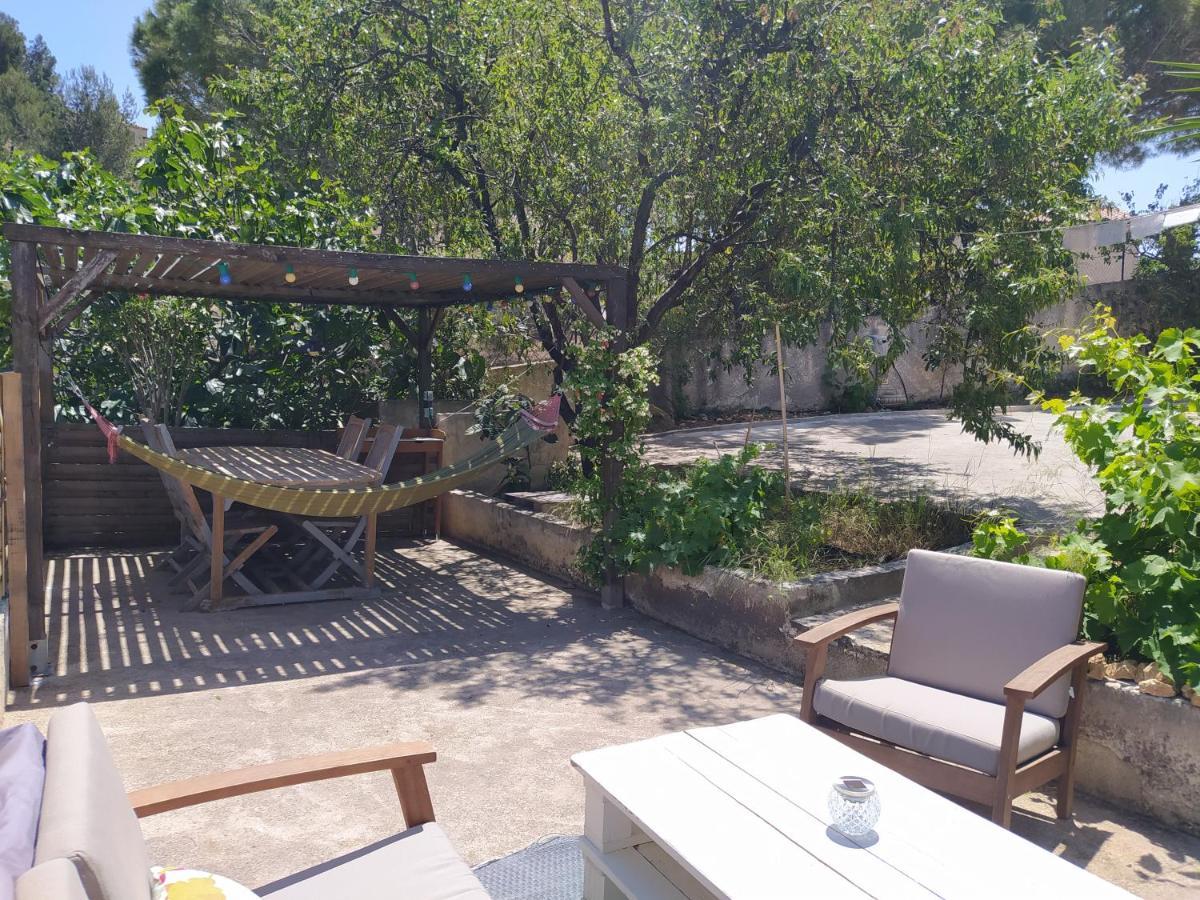 Les Mondes - Appartement Bas De Maison Ensues la Redonne Bagian luar foto